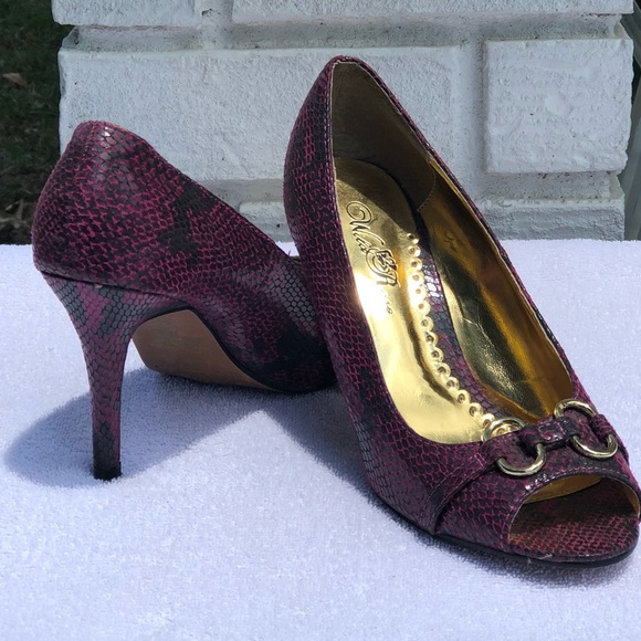 Shoes - Picture 4 of 8